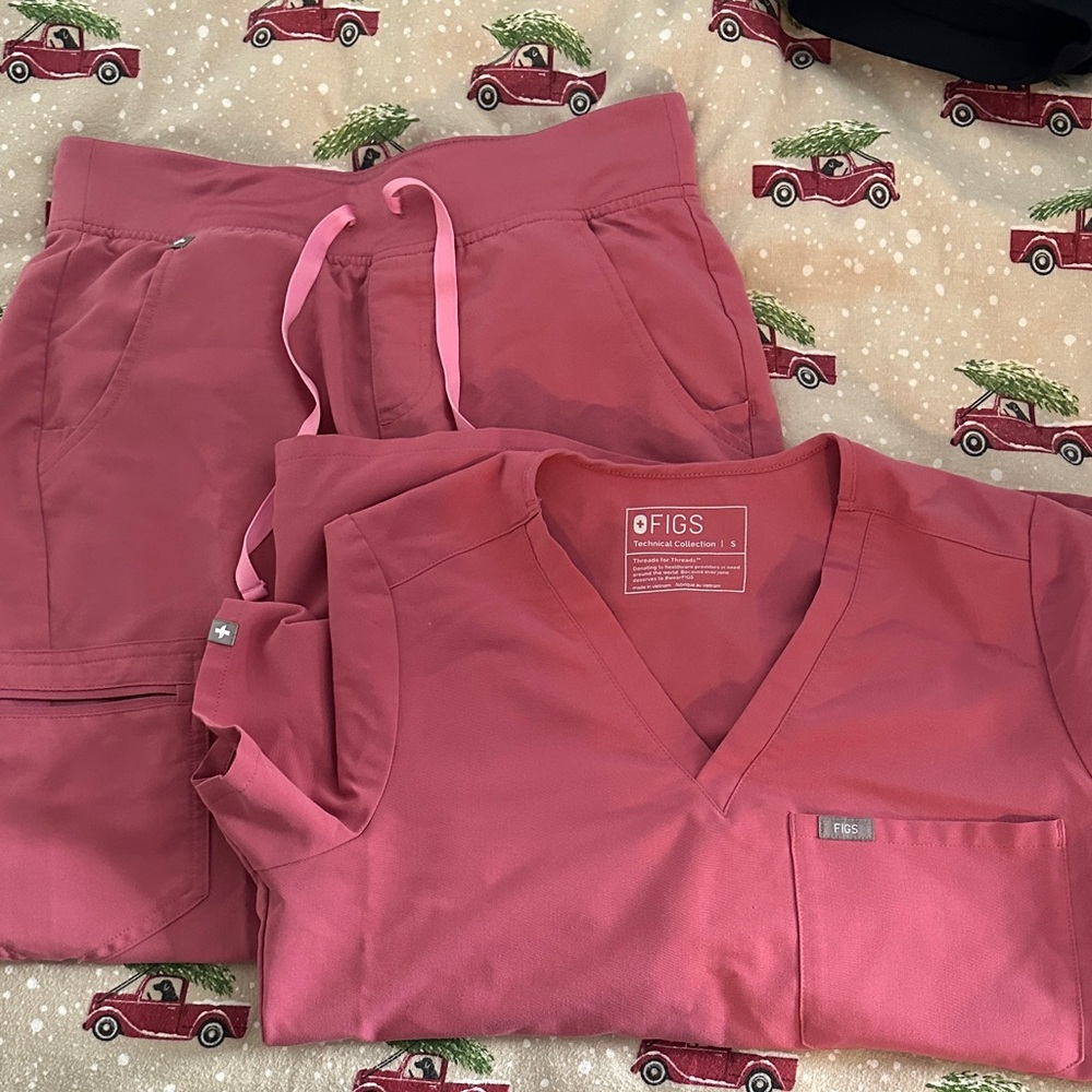 Figs Rose Scrub Set